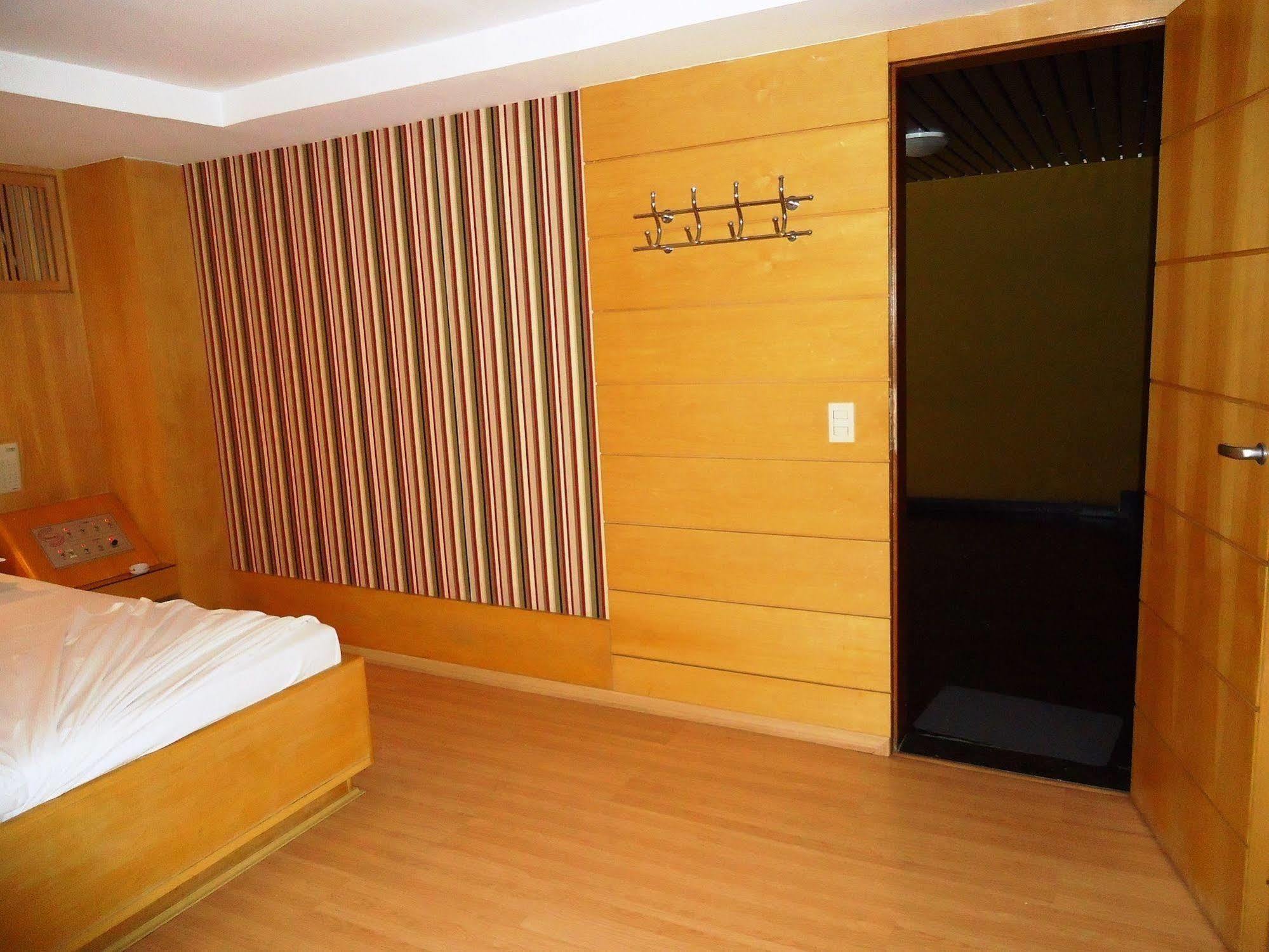 Motel Sunny (Adults Only) Белу-Оризонти Экстерьер фото