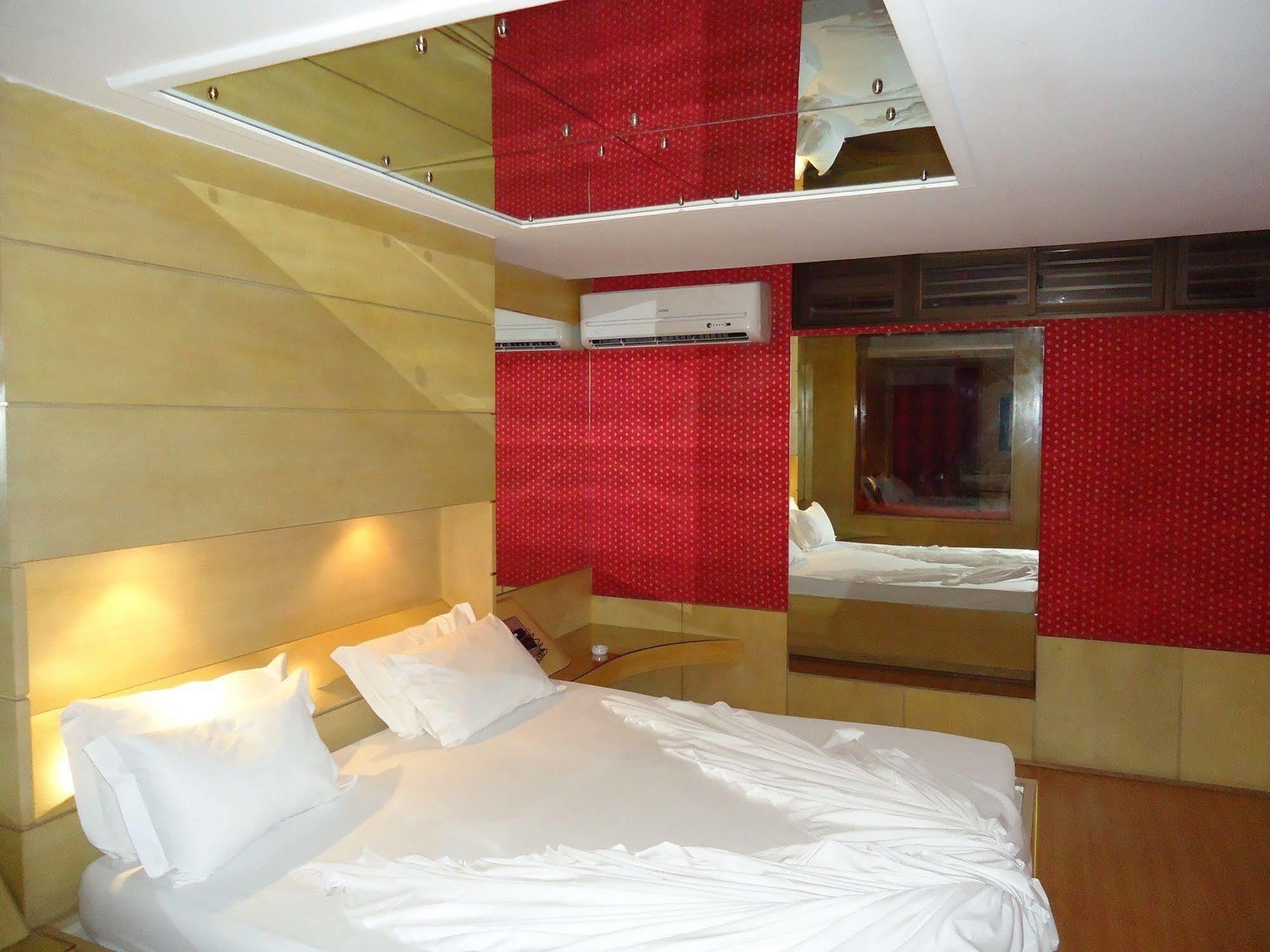 Motel Sunny (Adults Only) Белу-Оризонти Экстерьер фото